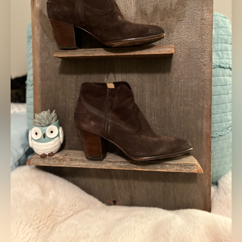 Frye booties, brown suede